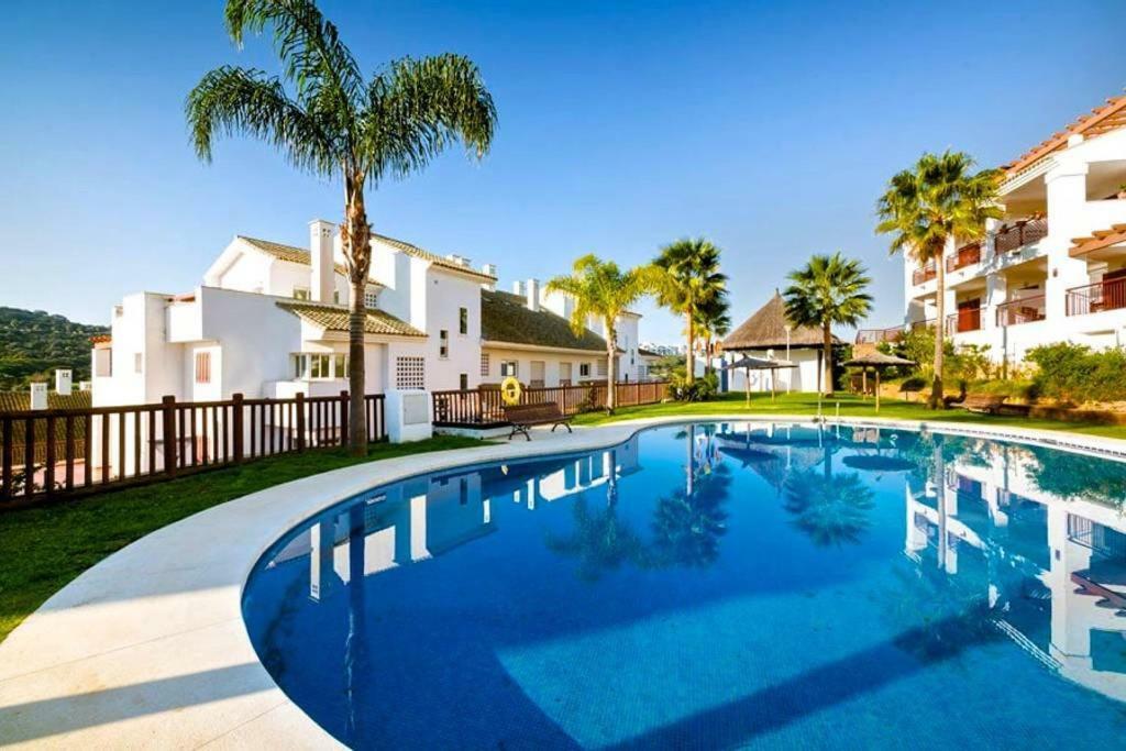 Golf Apartment *